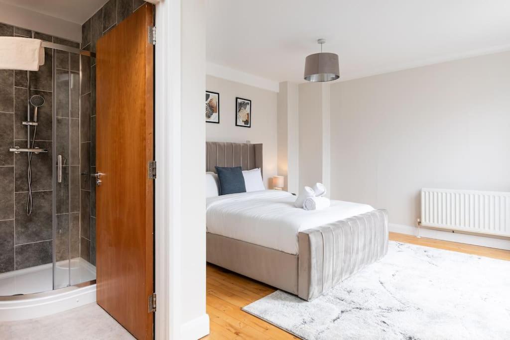 Modern Penthouse Apartment 2 Bed, 2 Bath Sleeps 6 City Centre Белфаст Экстерьер фото