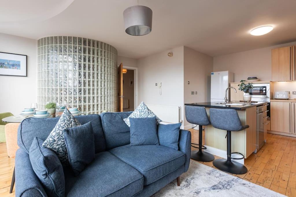 Modern Penthouse Apartment 2 Bed, 2 Bath Sleeps 6 City Centre Белфаст Экстерьер фото