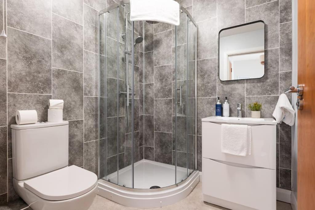 Modern Penthouse Apartment 2 Bed, 2 Bath Sleeps 6 City Centre Белфаст Экстерьер фото