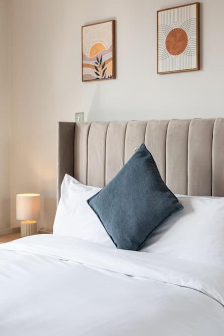 Modern Penthouse Apartment 2 Bed, 2 Bath Sleeps 6 City Centre Белфаст Экстерьер фото