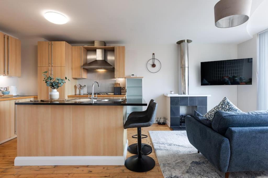 Modern Penthouse Apartment 2 Bed, 2 Bath Sleeps 6 City Centre Белфаст Экстерьер фото
